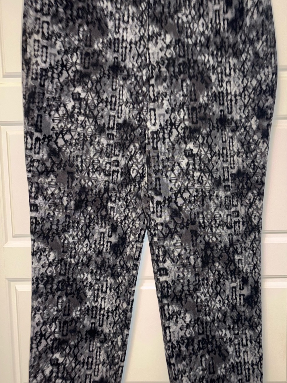 Gloria Vanderbilt Black and Gray Abstract Print Jeans